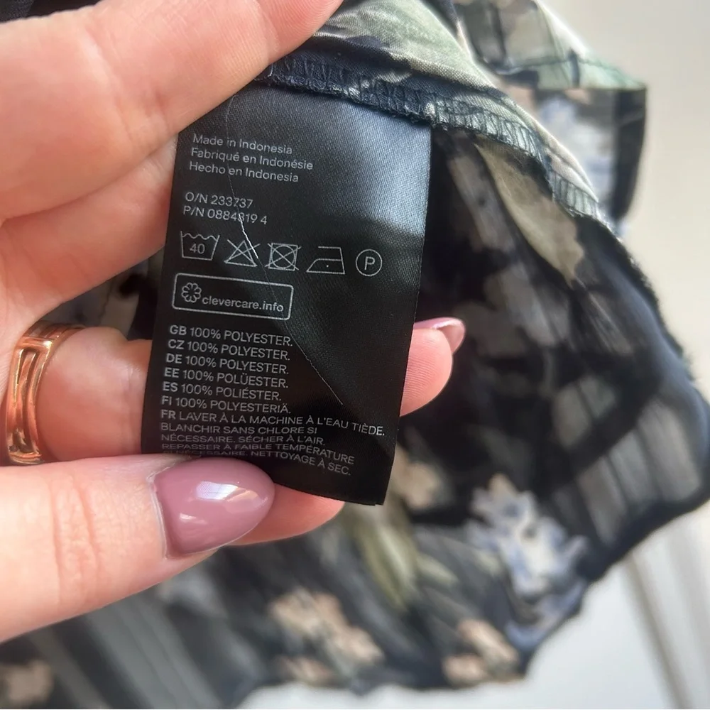 H&M Women’s Floral Sheer Long Sleeve Blouse Navy Blue Mock Neck Workwear Flowy - Picture 7 of 7